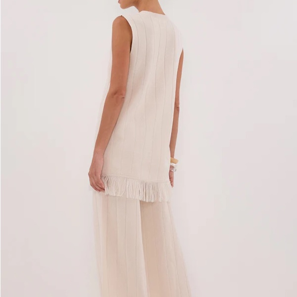 DISSH White Sleeveless Crew Neck Sheath Top - Picture 4 of 8